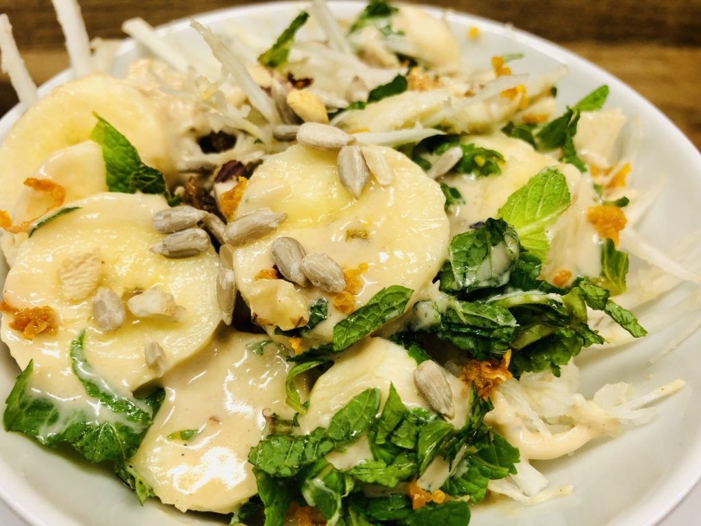 Sellerie Bananen Salat mit Mandeln