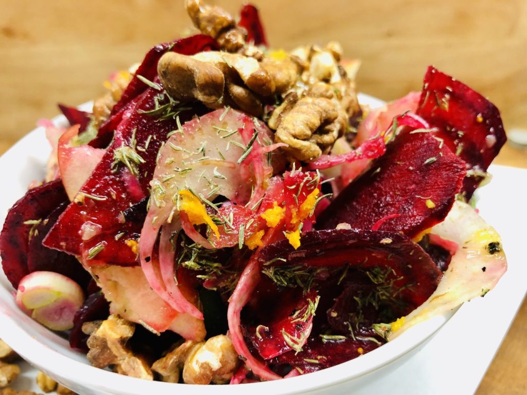Rote Bete Fenchel Salat mit Walnüssen