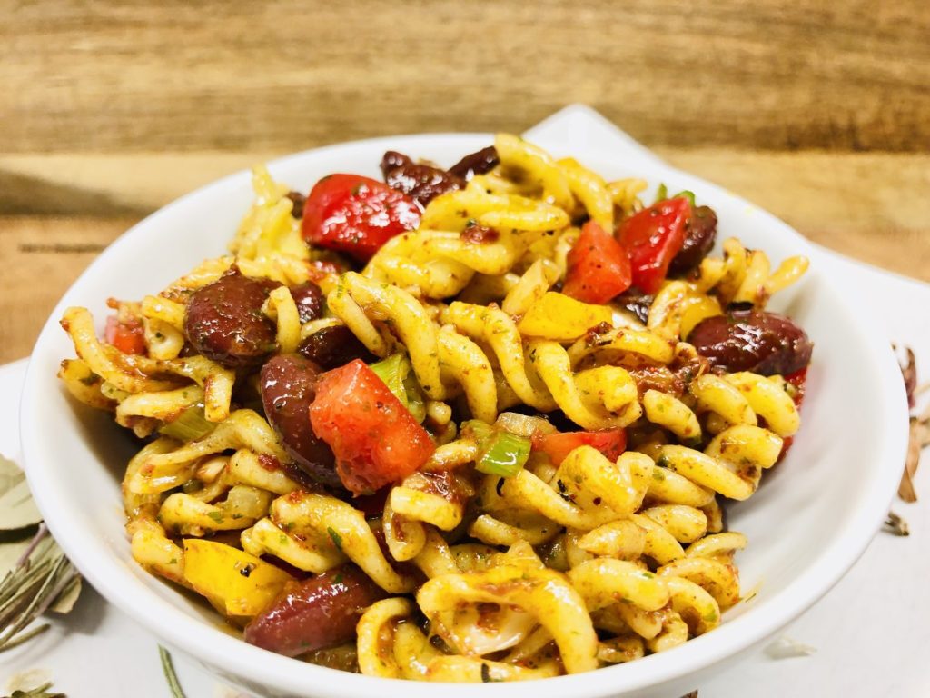 Mexikanischer Nudelsalat mit Mais-Reis Pasta