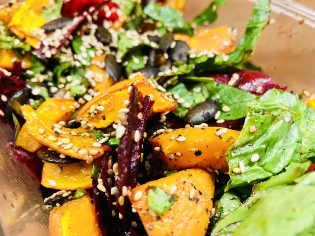Kürbis Salat mit rote Bete und Spinat