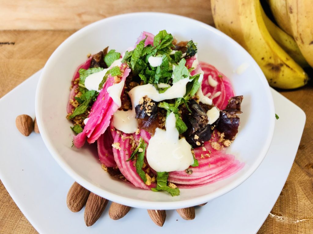 Ringelbete Salat mit Bananen Cashew Creme