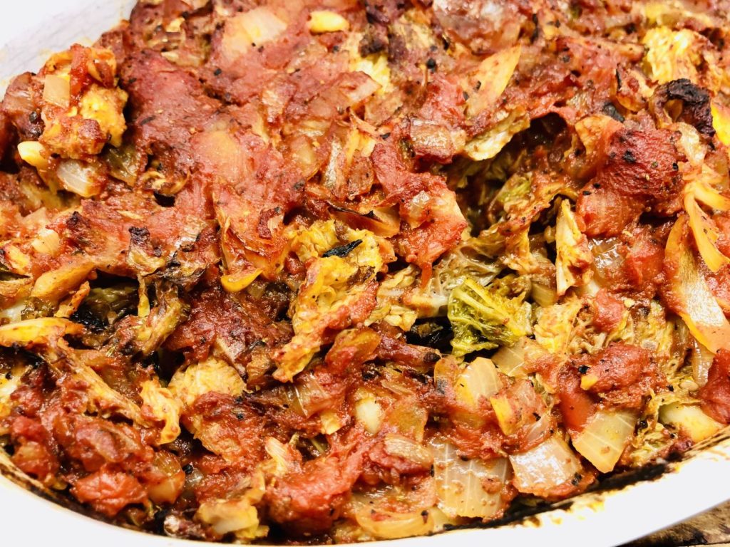 Überbackener Wirsing mit Tomaten