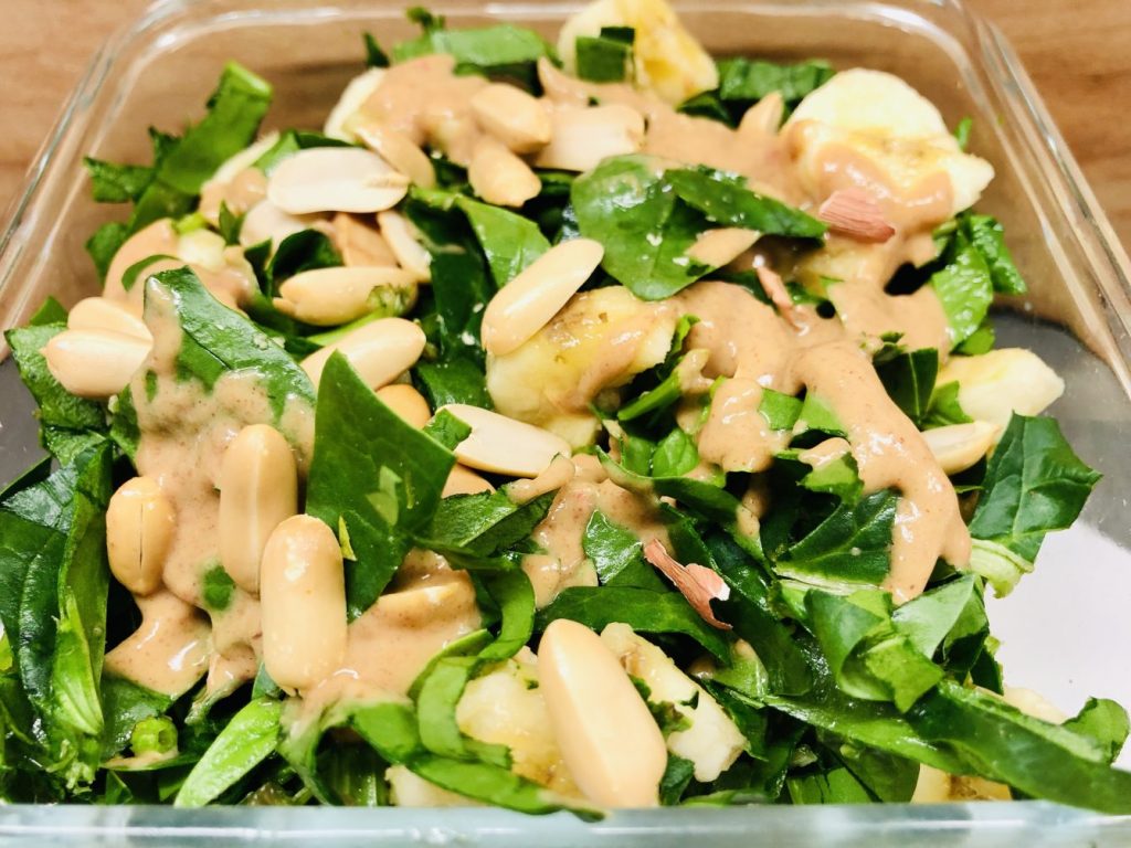 Bananen Salat mit Erdnüssen