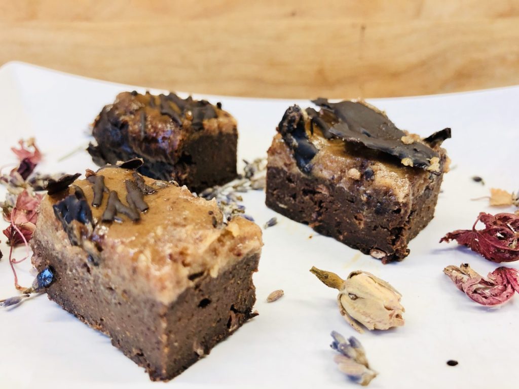 Haselnuss Brownies mit Salz-Karamell-Creme