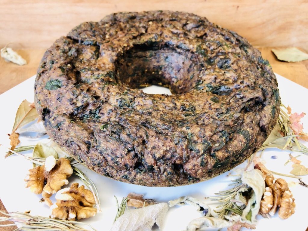 Buchweizen Bärlauch Brot mit Walnüssen und Avocado