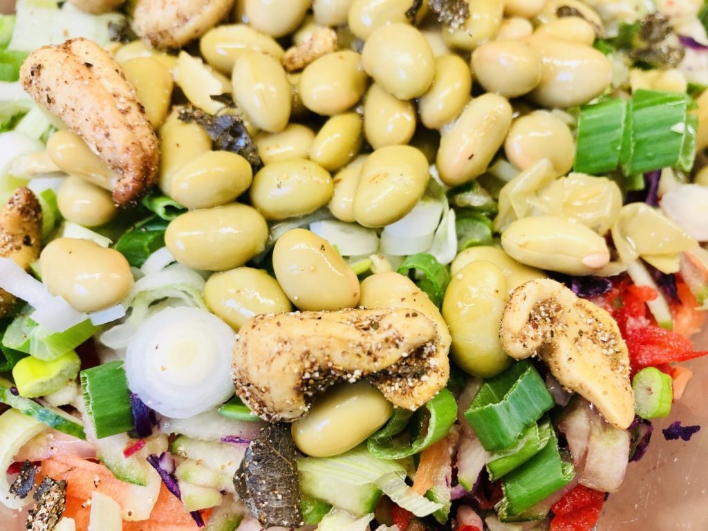 Asia Salat mit Edamame