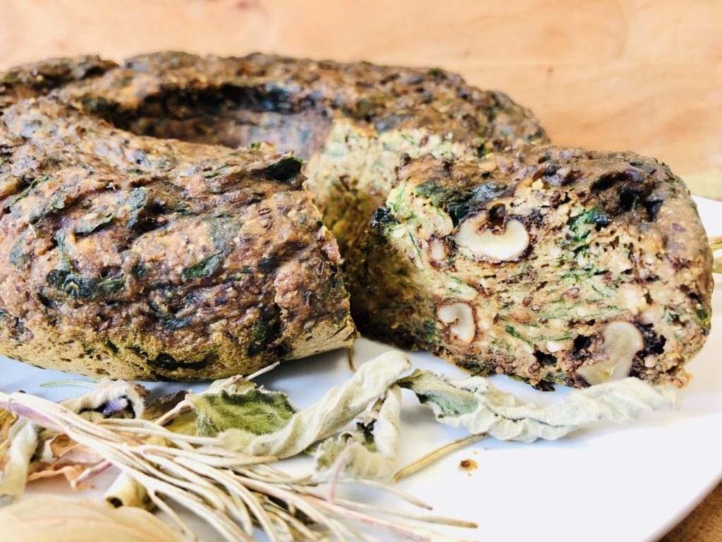 Buchweizen Bärlauch Brot mit Walnüssen und Avocado
