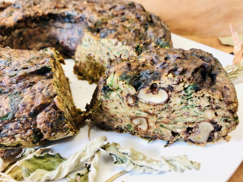 Buchweizen Bärlauch Brot mit Walnüssen und Avocado