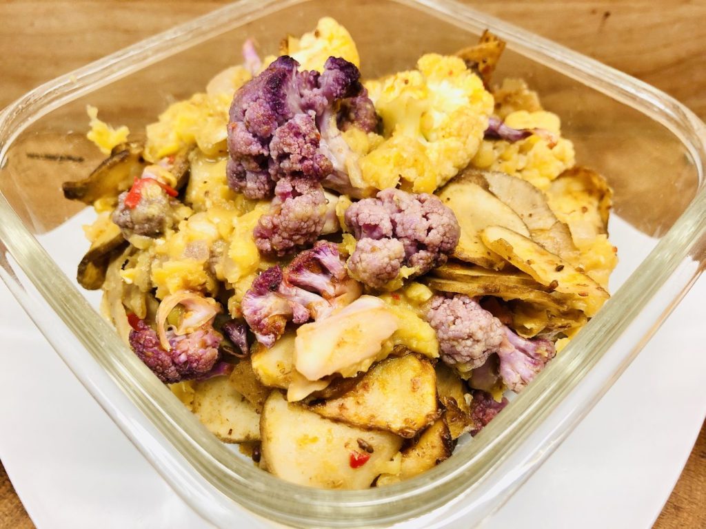 Geröstete Ofen-Gemüse mit Harissa Paste und Linsen