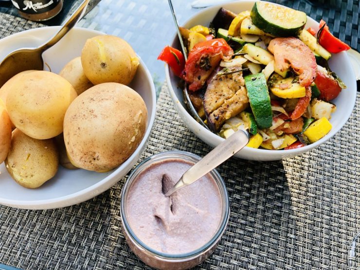 Ofengemüse mit Bohnen Hummus