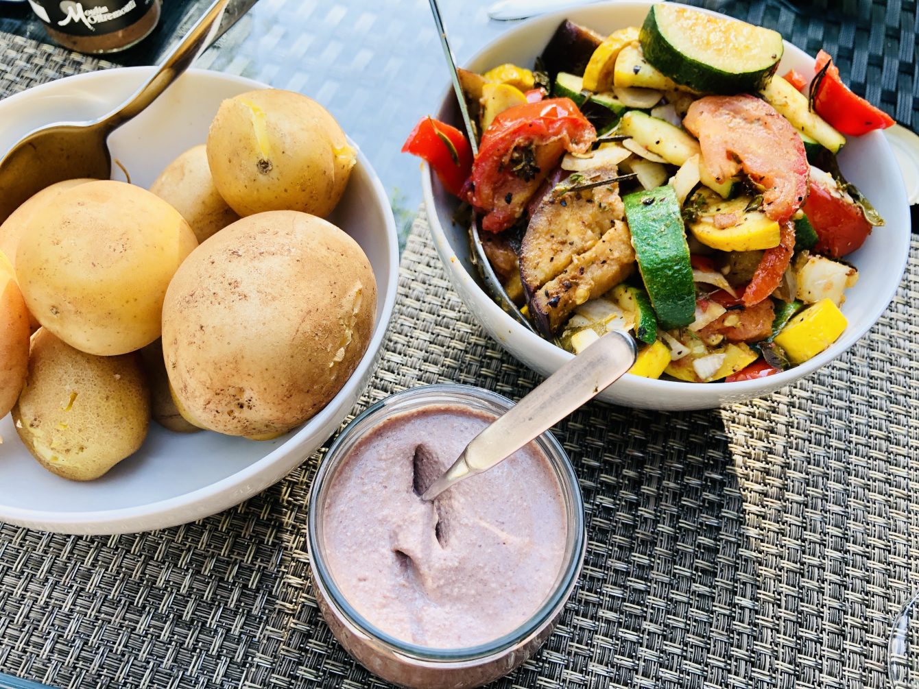 Ofengemüse mit Bohnen Hummus