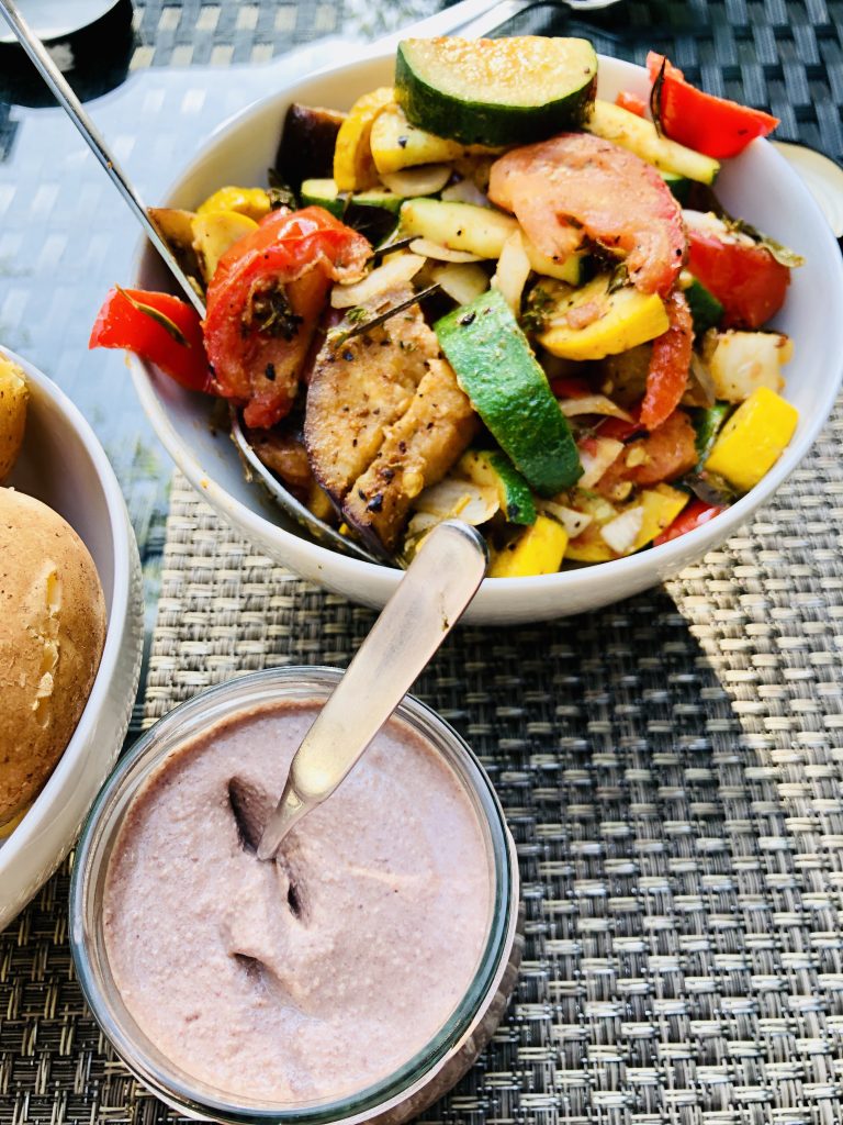 Ofengemüse mit Bohnen Hummus