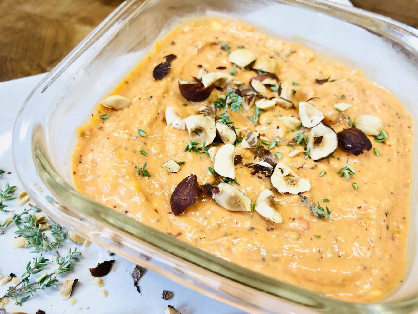 Paprika Pesto mit Haselnüssen und Ziegenkäse