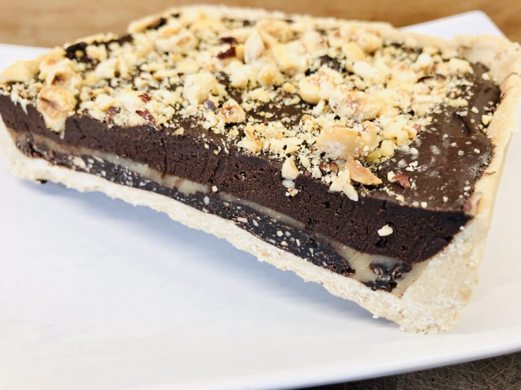 Shortbread Schoko-Tarte mit Mandelkrokant und Salted Caramel Creme