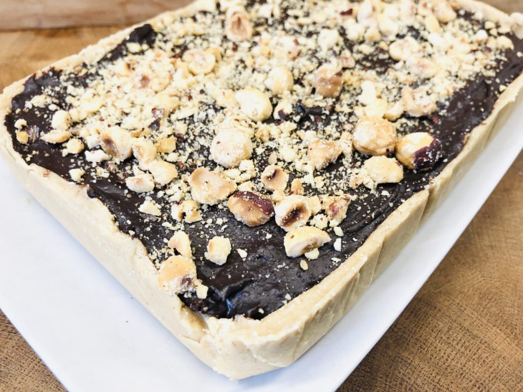 Shortbread Schoko-Tarte mit Mandelkrokant und Salted Caramel Creme