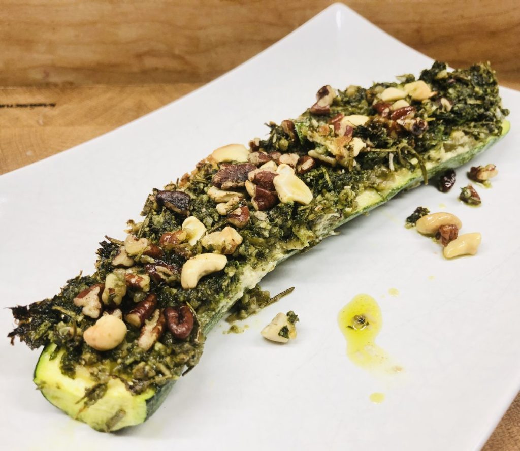 Gefüllte Zucchini mit Kräuter Nuss Marinade