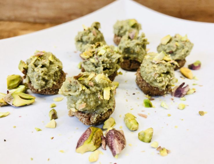 Petit Four mit Pistazien Matcha Creme