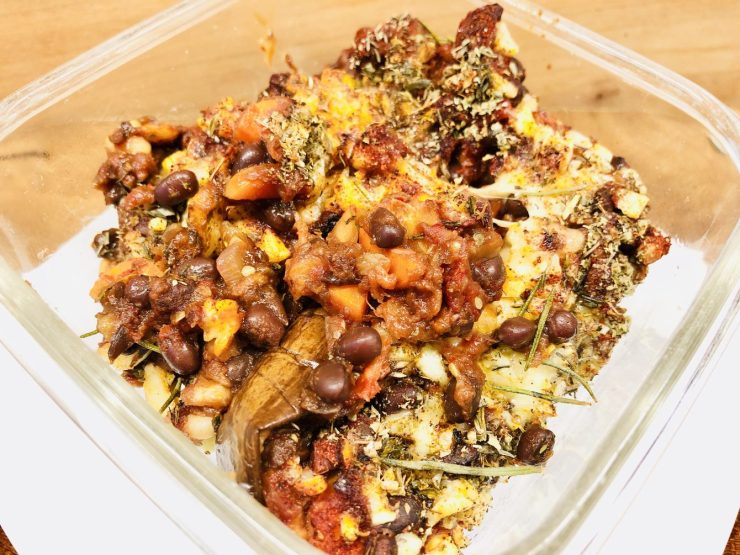 Gefüllte Auberginen mit Paprika und Bohnen