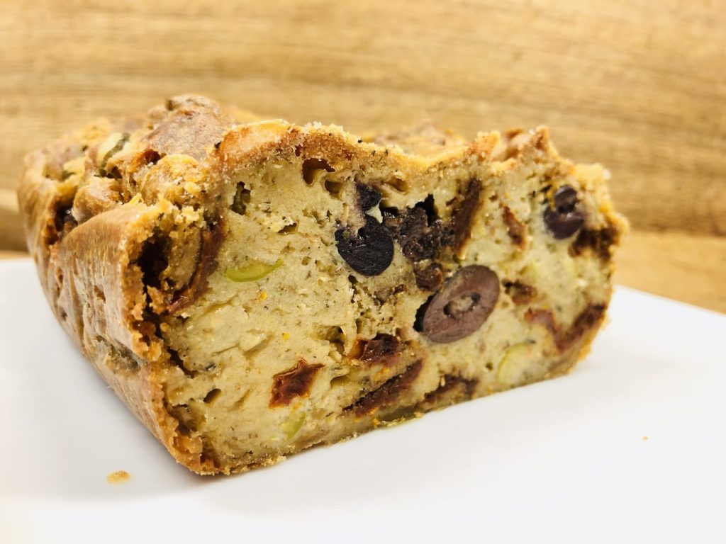 Französischer Olivenkuchen cake d’olives