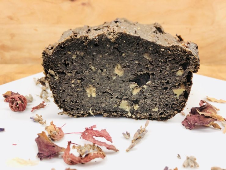 Bananen Tahini Brot mit schwarzem Sesam und Ingwer