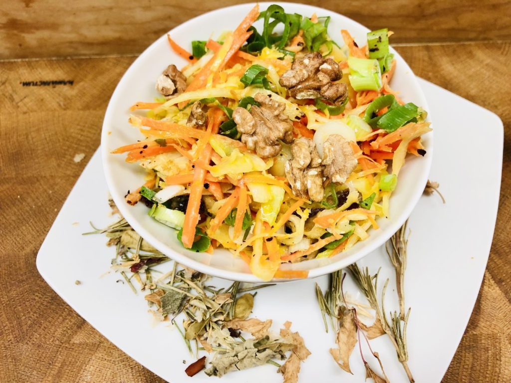 Coleslaw aus Weißkraut und Karotten 