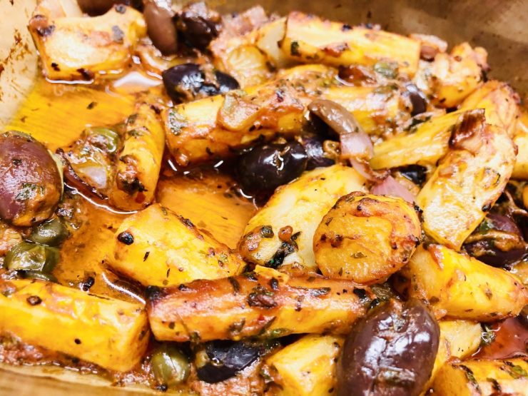 Geröstete Schwarzwurzeln mit Oliven und Tomaten