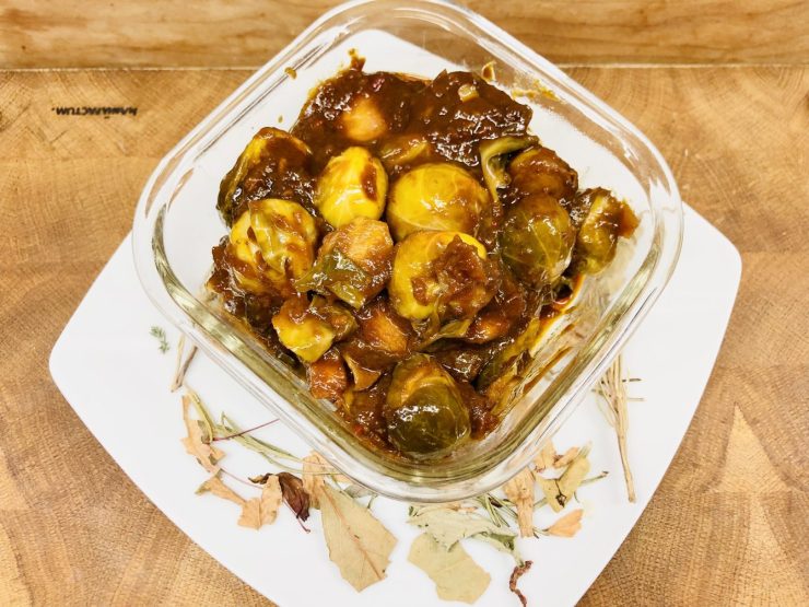 Gerösteter Balsamico Rosenkohl mit BBQ Sauce