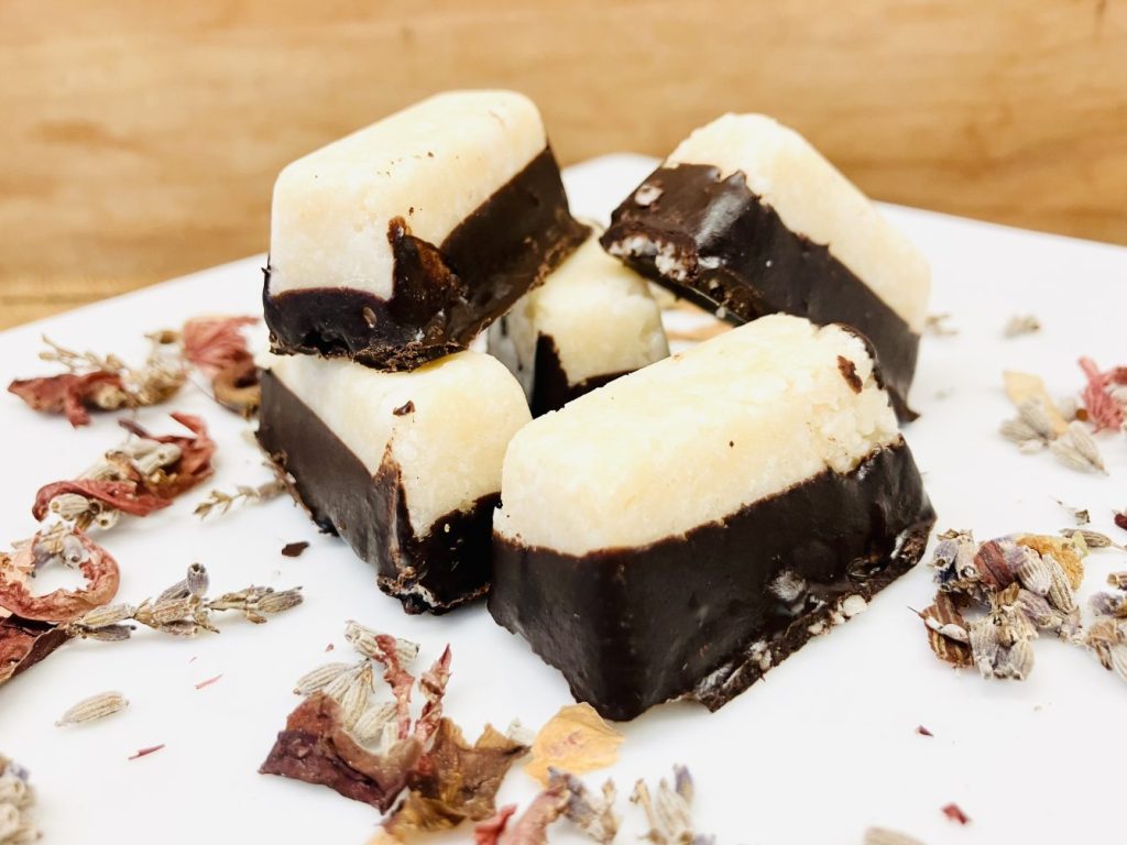 Mini-Kokos-Riegel mit Schokolade