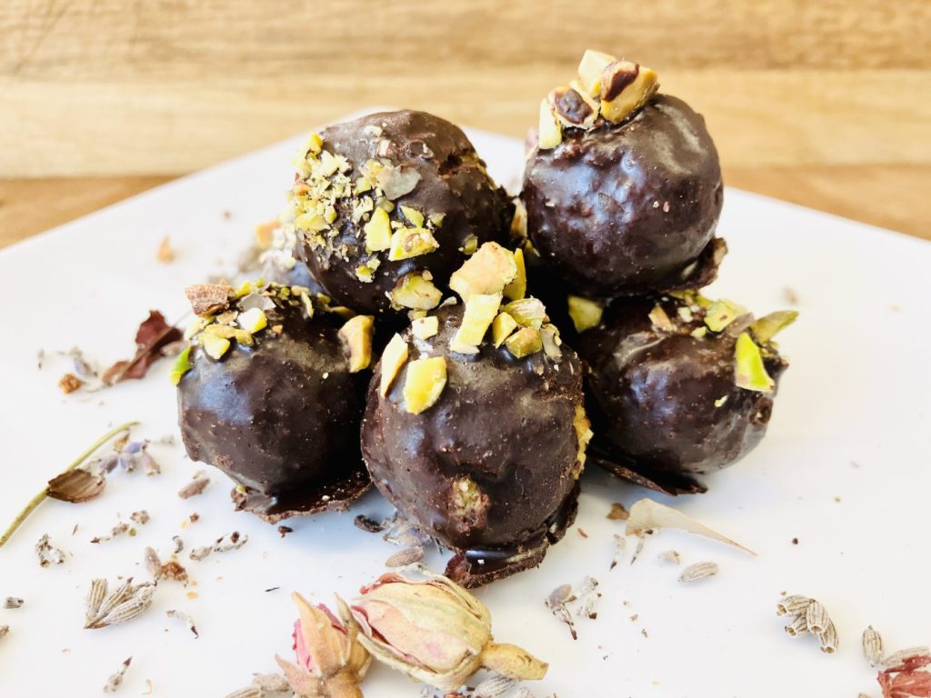 Kokos Trüffel mit Pistazien 