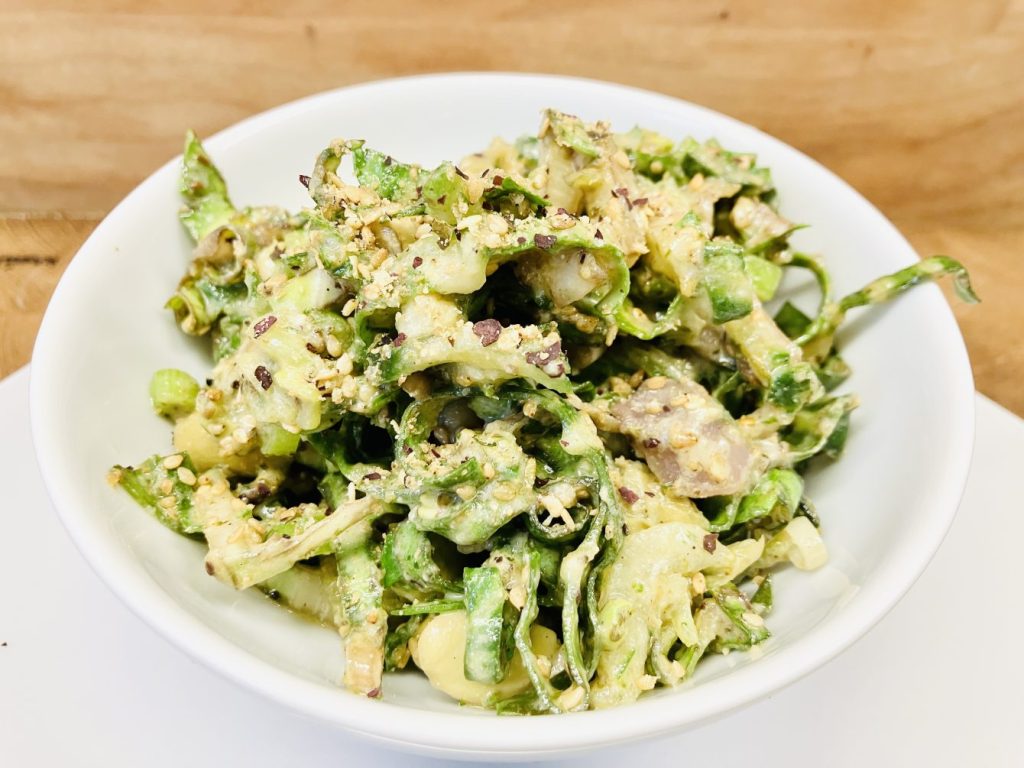 Mangold Gurkensalat mit Edamame und Sesam Mayonnaise