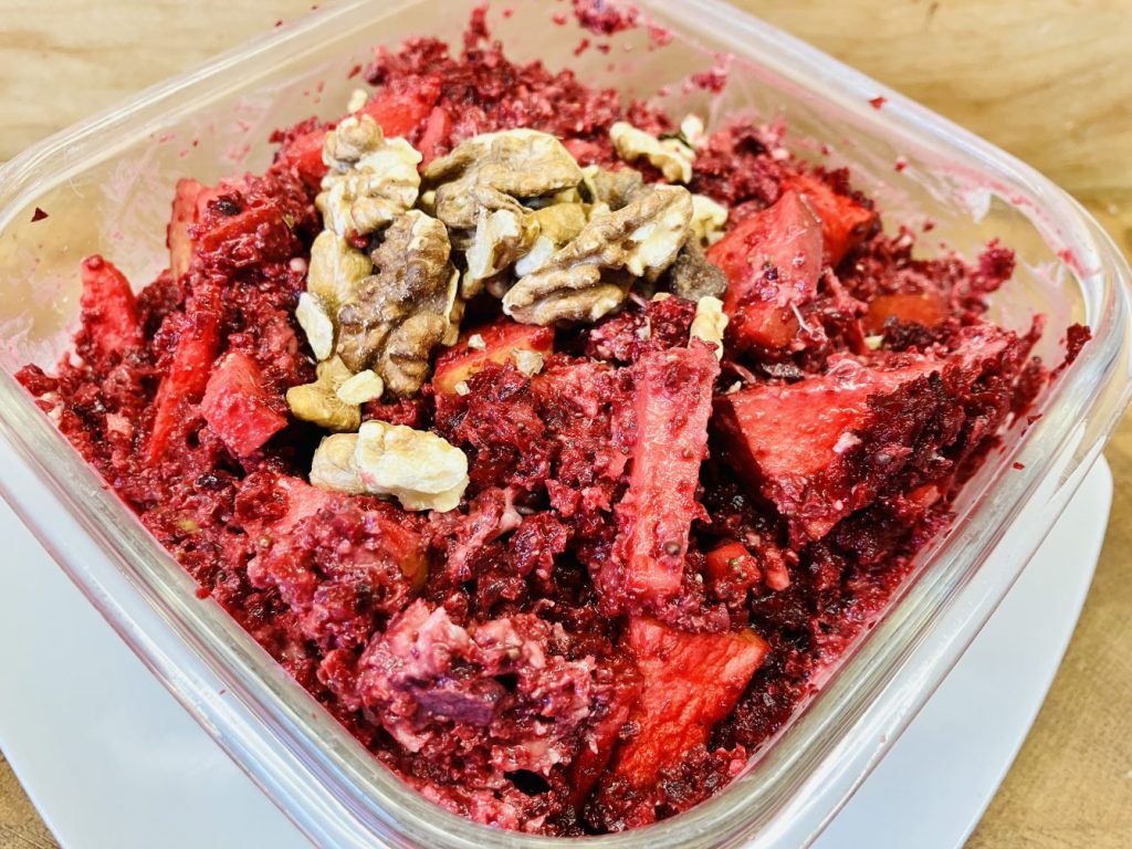 Rote Bete Apfel Salat mit Walnuss Mayonnaise