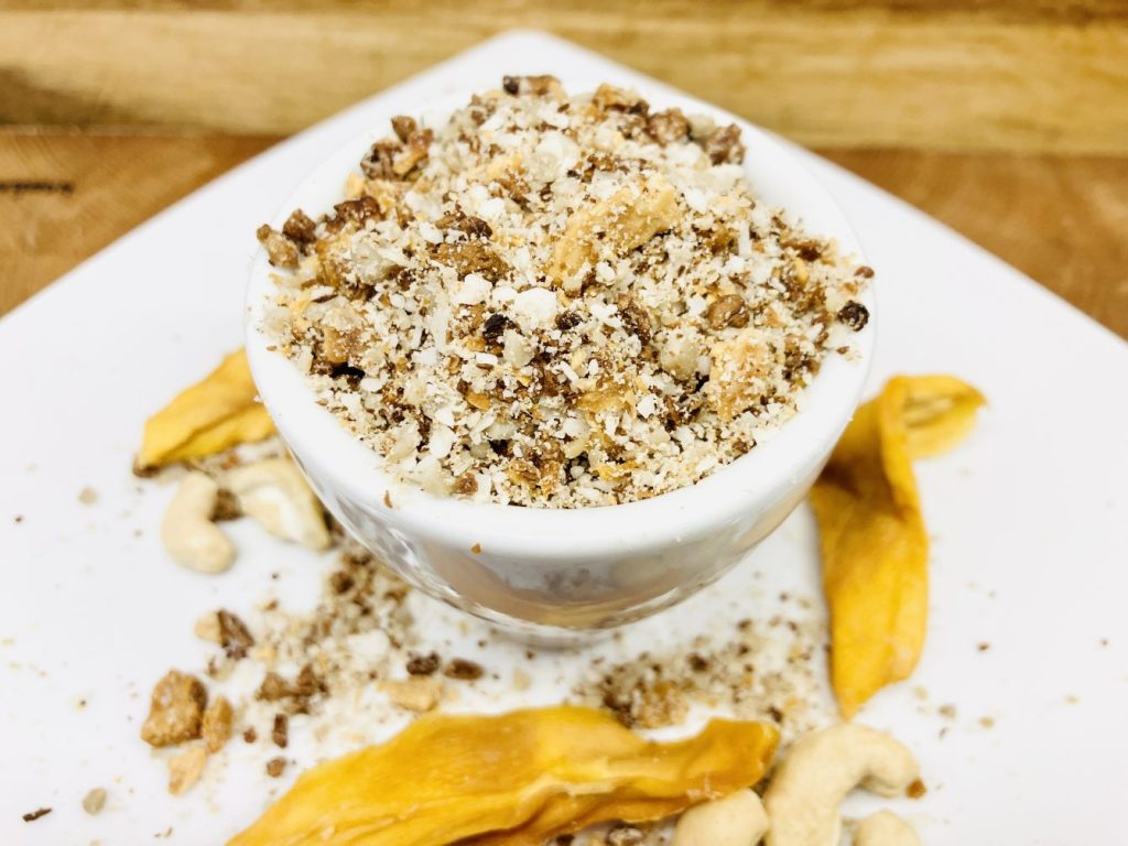 Exotik Granola mit Kokos, Mango und Ananas