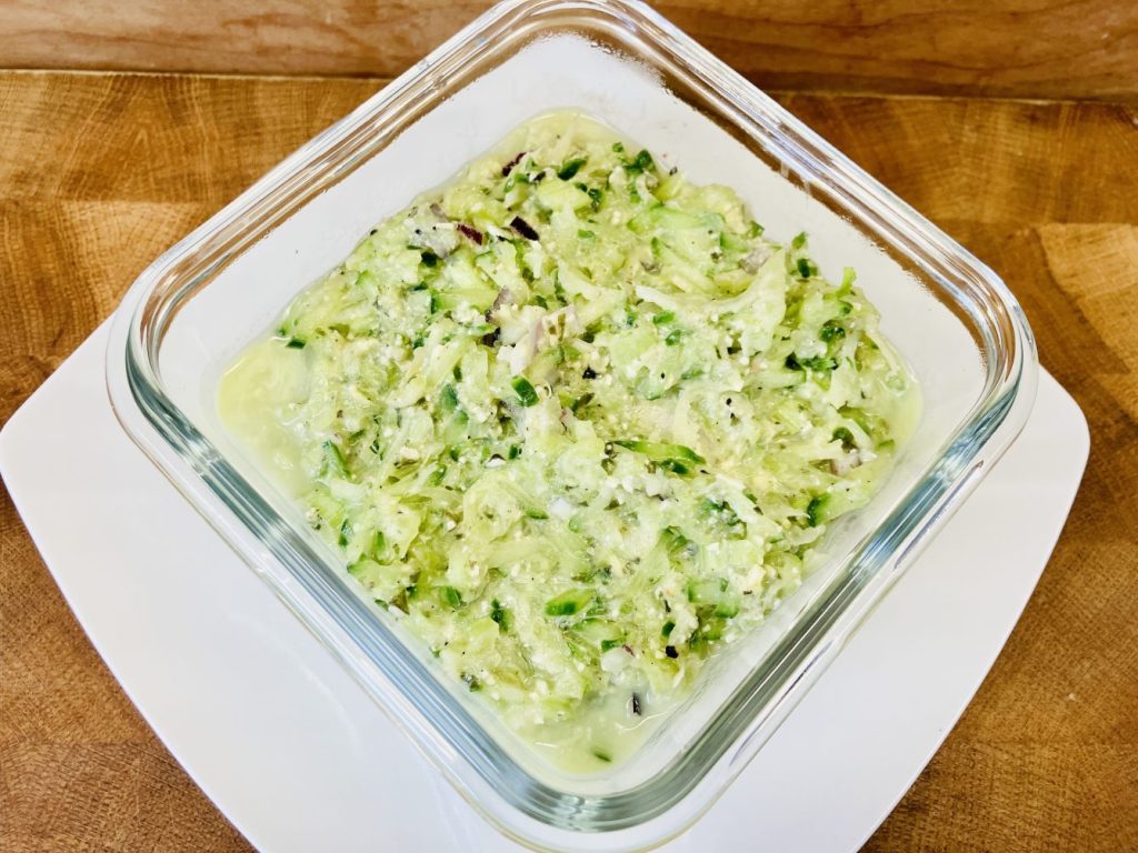 Gurken Sellerie Salat mit Sesam Mayonnaise