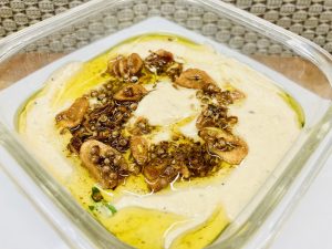 Weiße Bohnen Dip mit geröstetem Knoblauch und Gewürzen