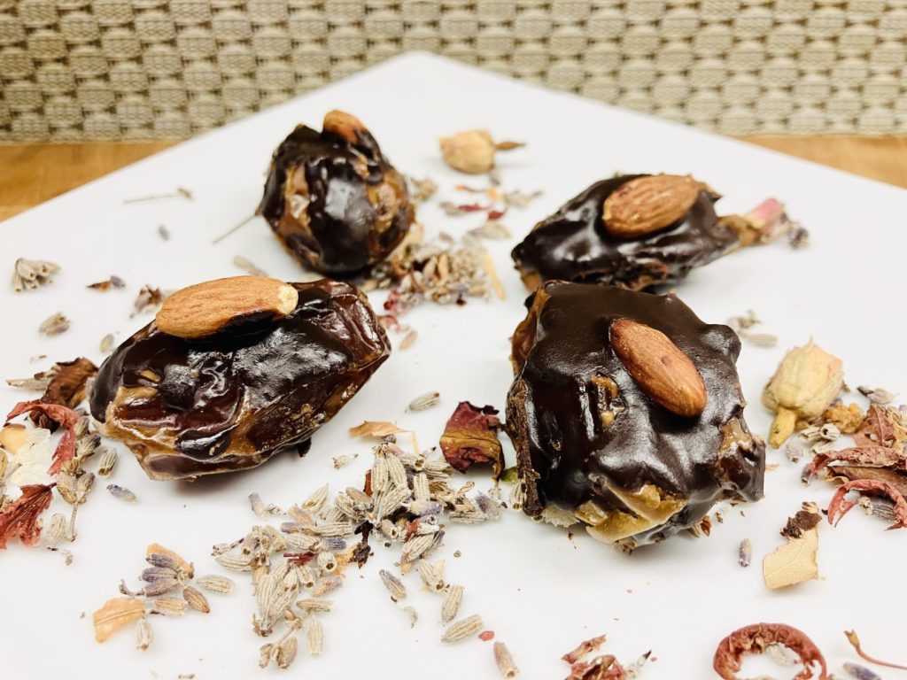 Gefüllte Datteln mit Mandeln und Mandelmus