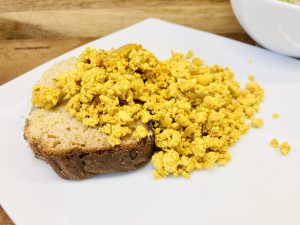 Kichererbsen Brot mit Tofu Scrumble