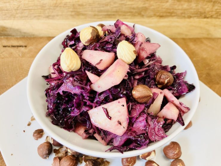 Rotkohl Salat mit Haselnuss Vinaigrette