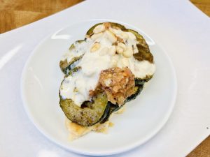 Zucchini mit Tomaten Salsa und Tahini Sauce