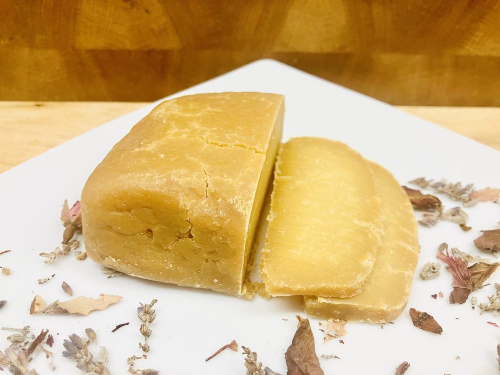 Aged vegan cheese reifer veganer Kichererbsen Käse