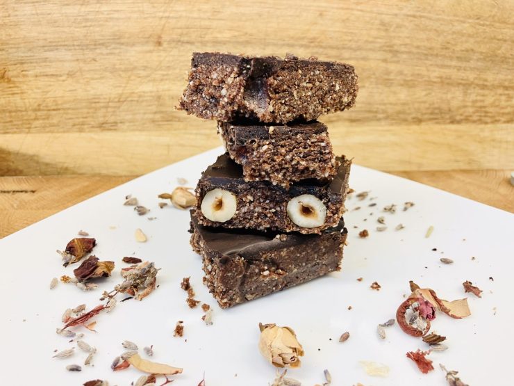 Gesunde No-Bake Haselnuss Schoko Bars