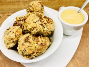 Reisbällchen mit Amba Sauce