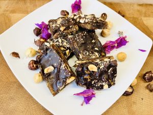 Hazelnut Date Bark Haselnuss Dattel Platte
