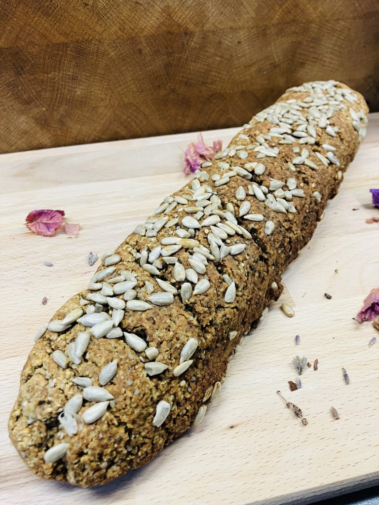 Protein Baguette mit Sonnenblumenkernen und Quark