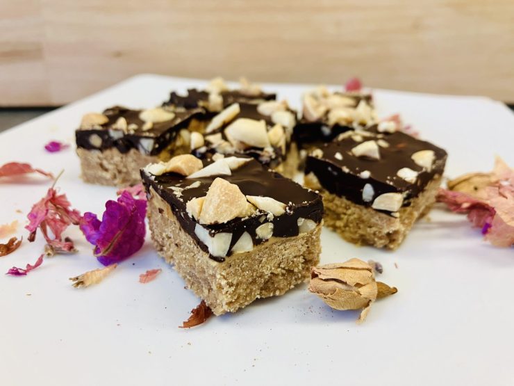 No-Bake Erdnussbutter-Cookie Dough-Schoko-Riegel