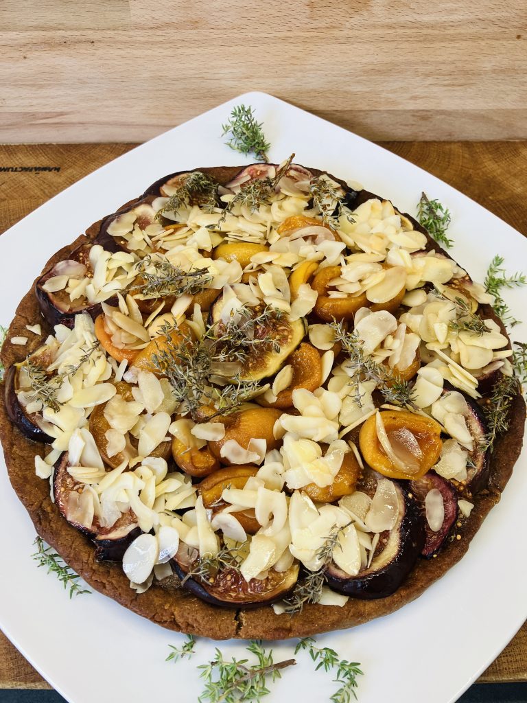 Aprikosen-Feigen-Tarte mit Mandeln und Thymian