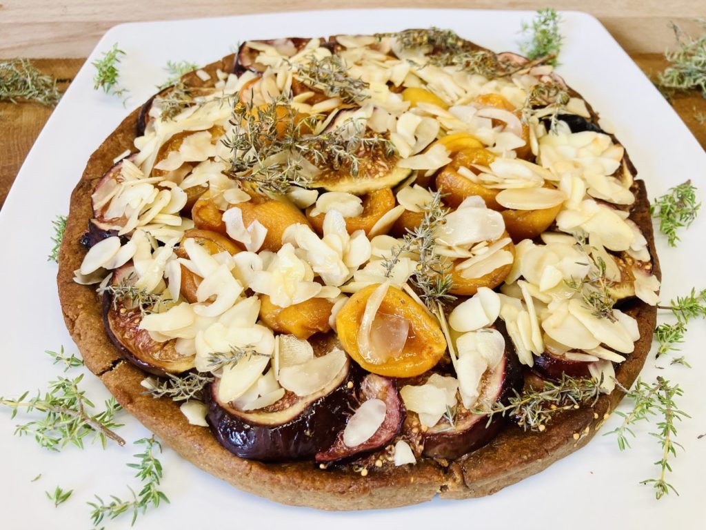 Aprikosen-Feigen-Tarte mit Mandeln und Thymian