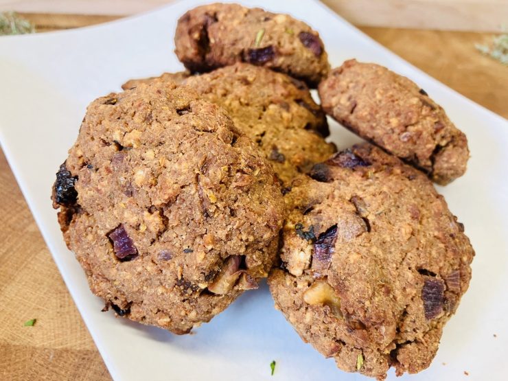 Kidneybohnen-Aprikosen-Falafel mit Walnüssen und Rosmarin
