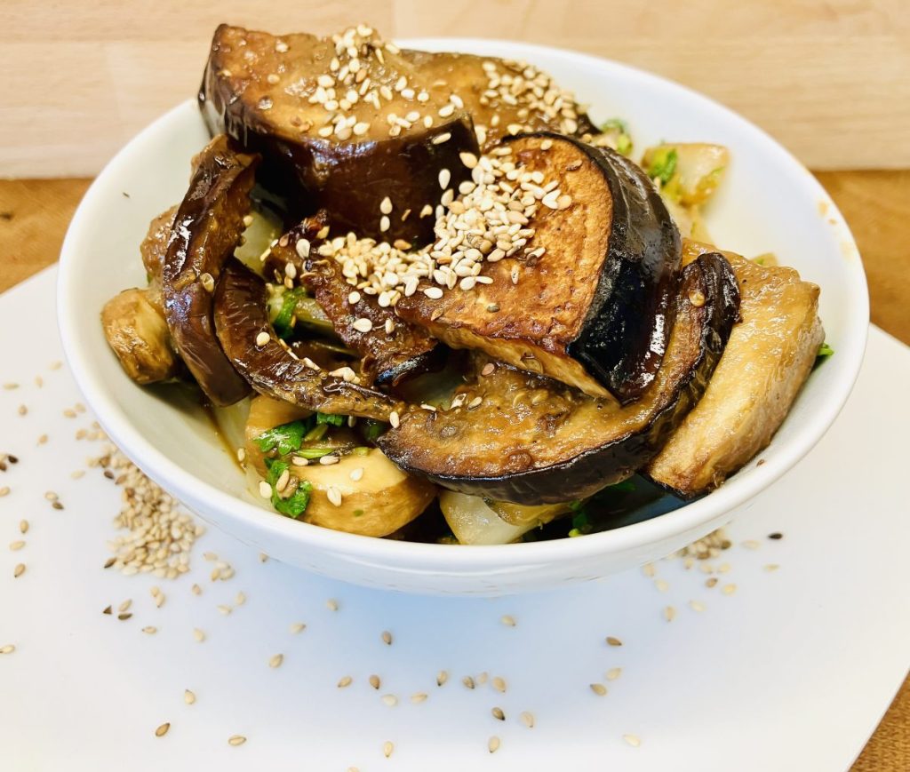 Chinakohl mit Aubergine und Miso