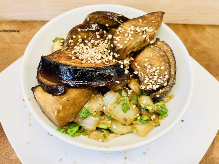 Chinakohl mit Aubergine und Miso