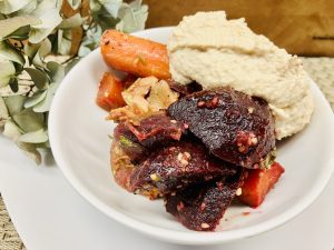 Geröstetes Wurzelgemüse mit einer cremigen Tofu cream cheese